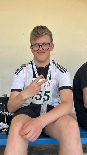 5B7B5097-6C88-4728-BEF3-BC5C3CA692E2